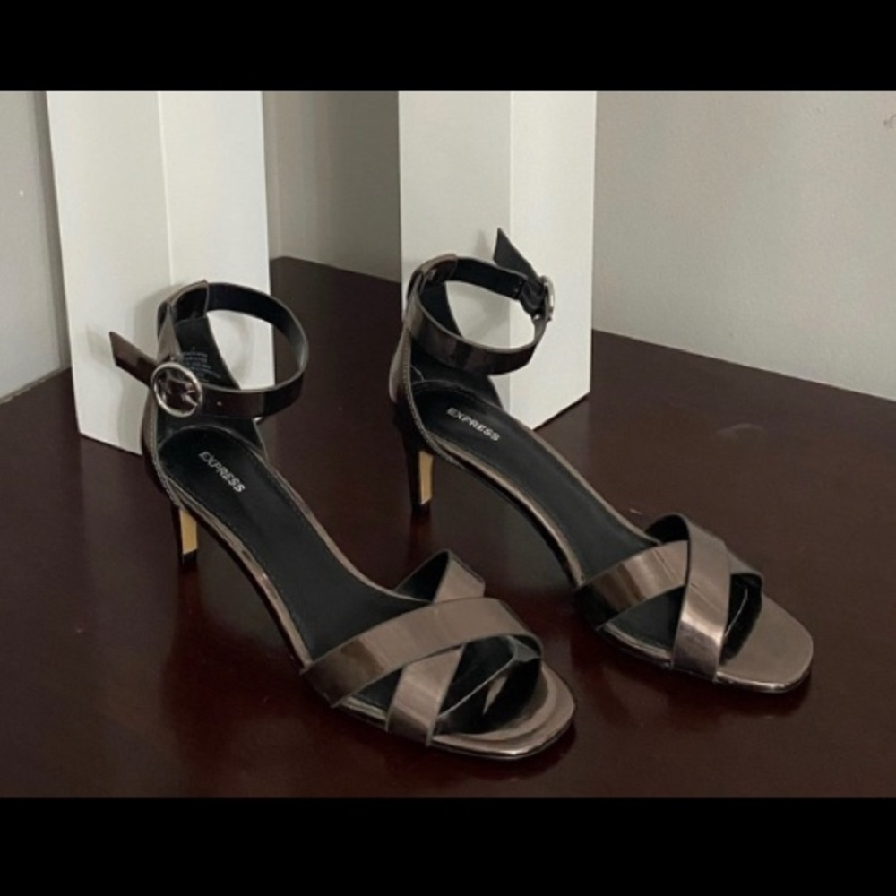 New Express Metallic Heeled Sandals Size 8